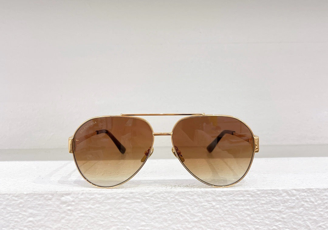 Gafas de sol negras, marrones y azules