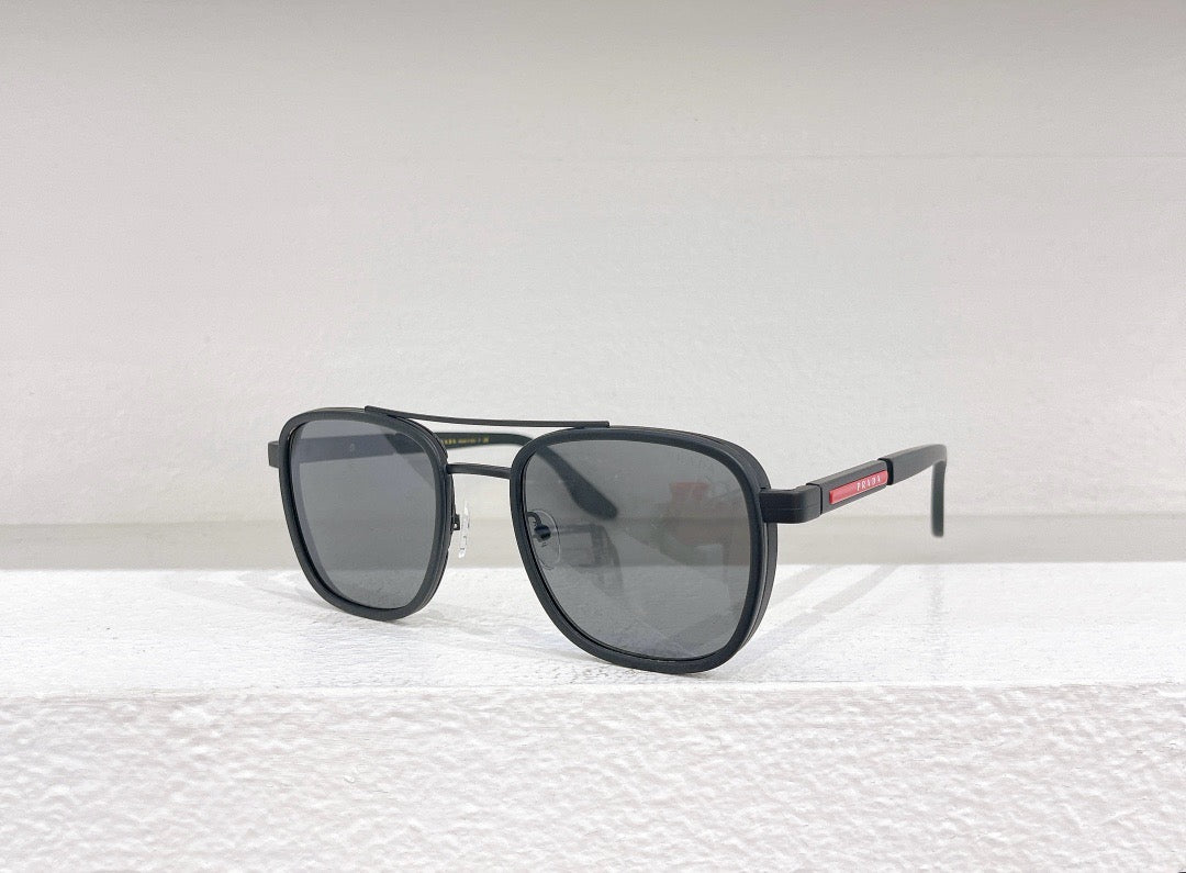 Gafas de sol negras, marrones, azules, celestes y verdes