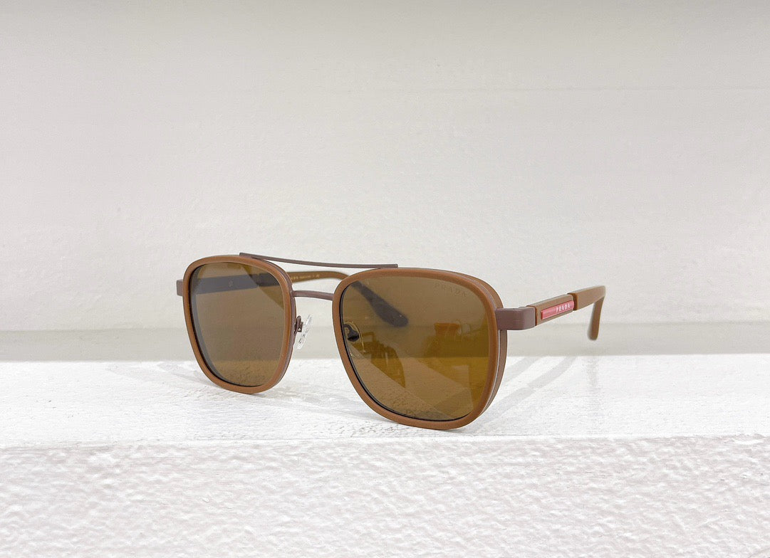 Gafas de sol negras, marrones, azules, celestes y verdes