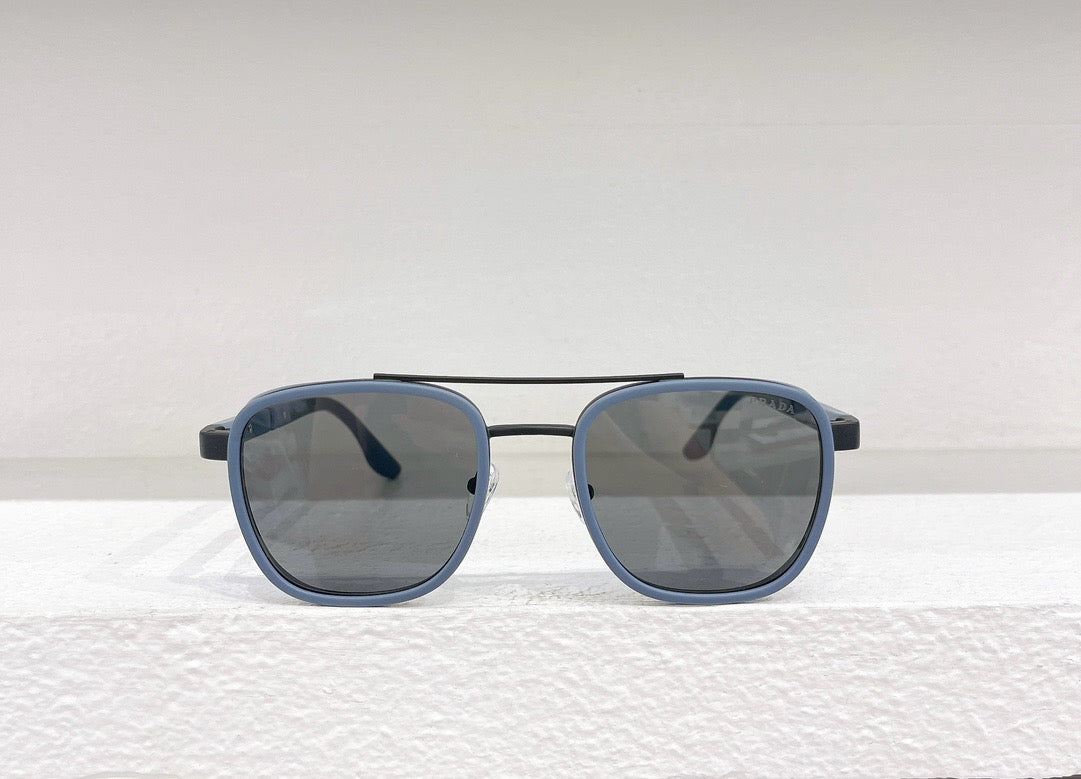 Gafas de sol negras, marrones, azules, celestes y verdes