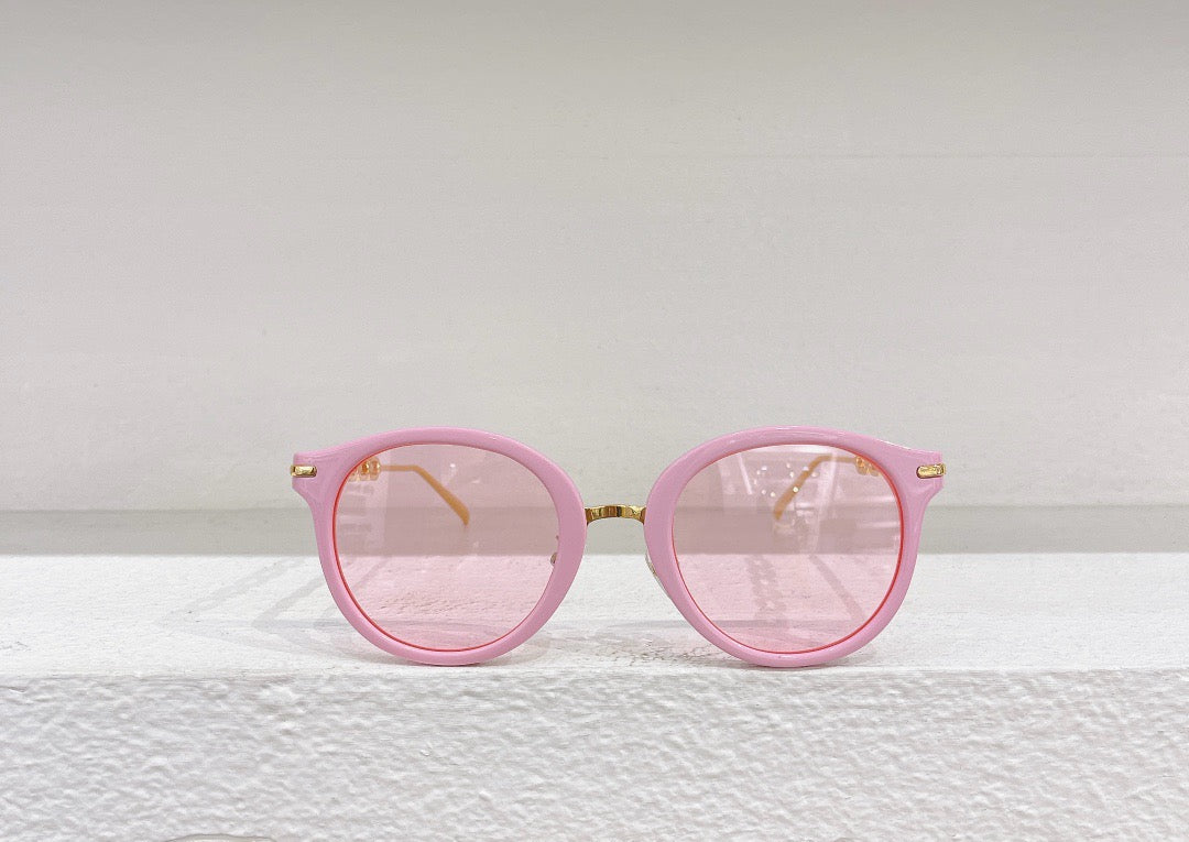 Gafas de sol negras, marrones, blancas y rosas