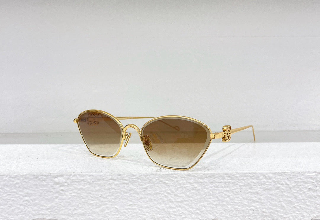 Gafas de sol marrones, amarillas, rosas y negras
