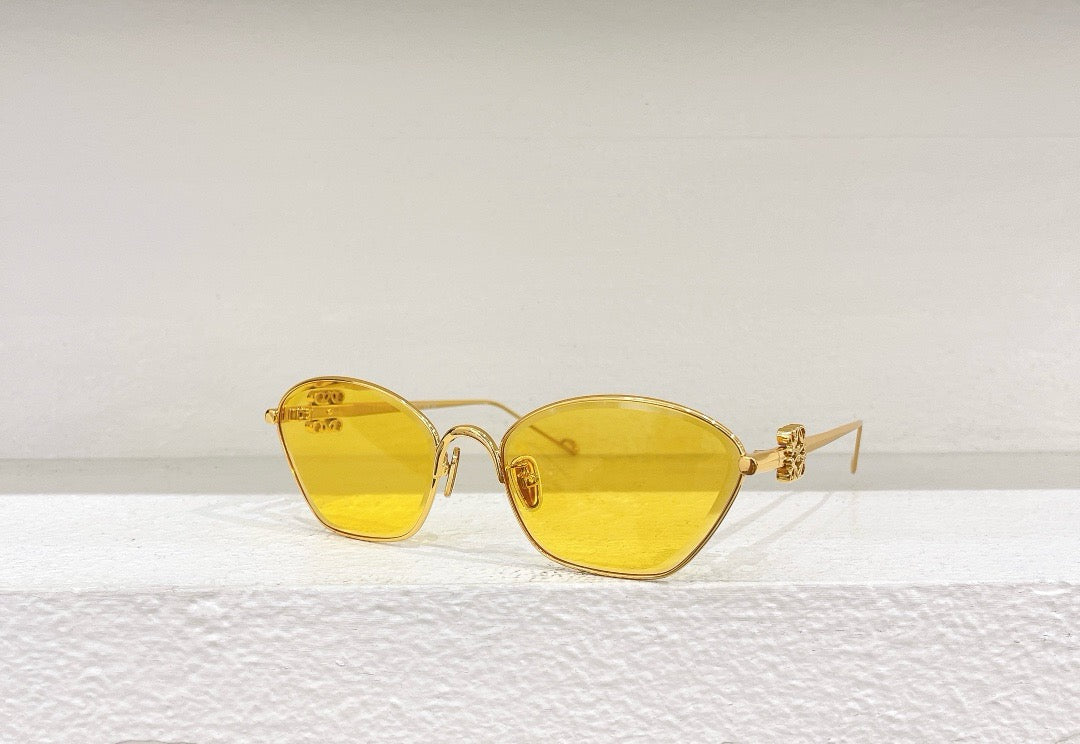 Gafas de sol marrones, amarillas, rosas y negras