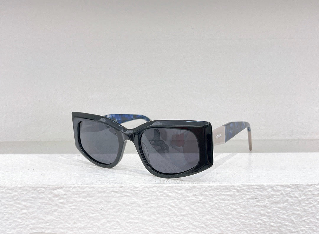 Gafas de sol negras, rojas y blancas