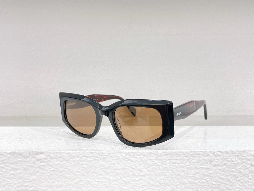 Gafas de sol negras, rojas y blancas