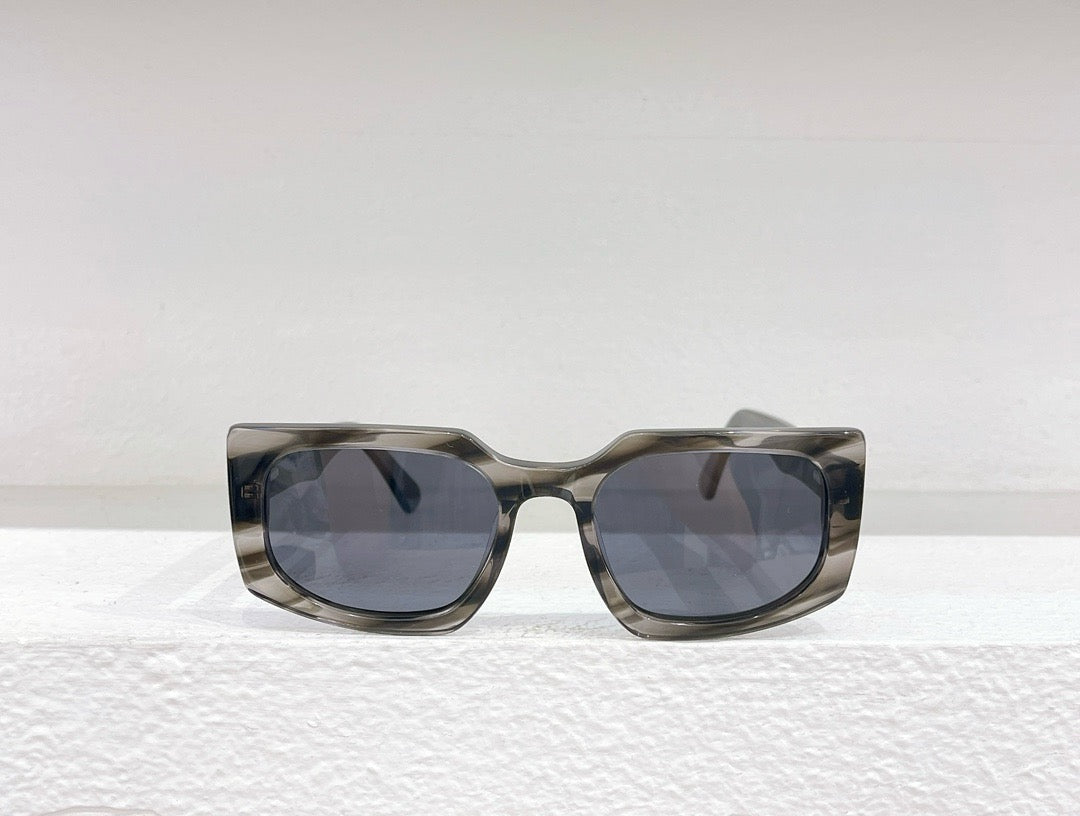 Gafas de sol negras, azules, marrones y grises