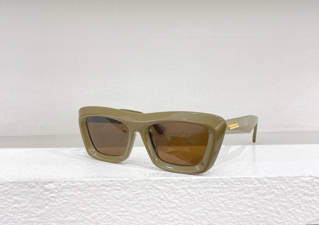 Gafas de sol marrones, azul cielo y negras