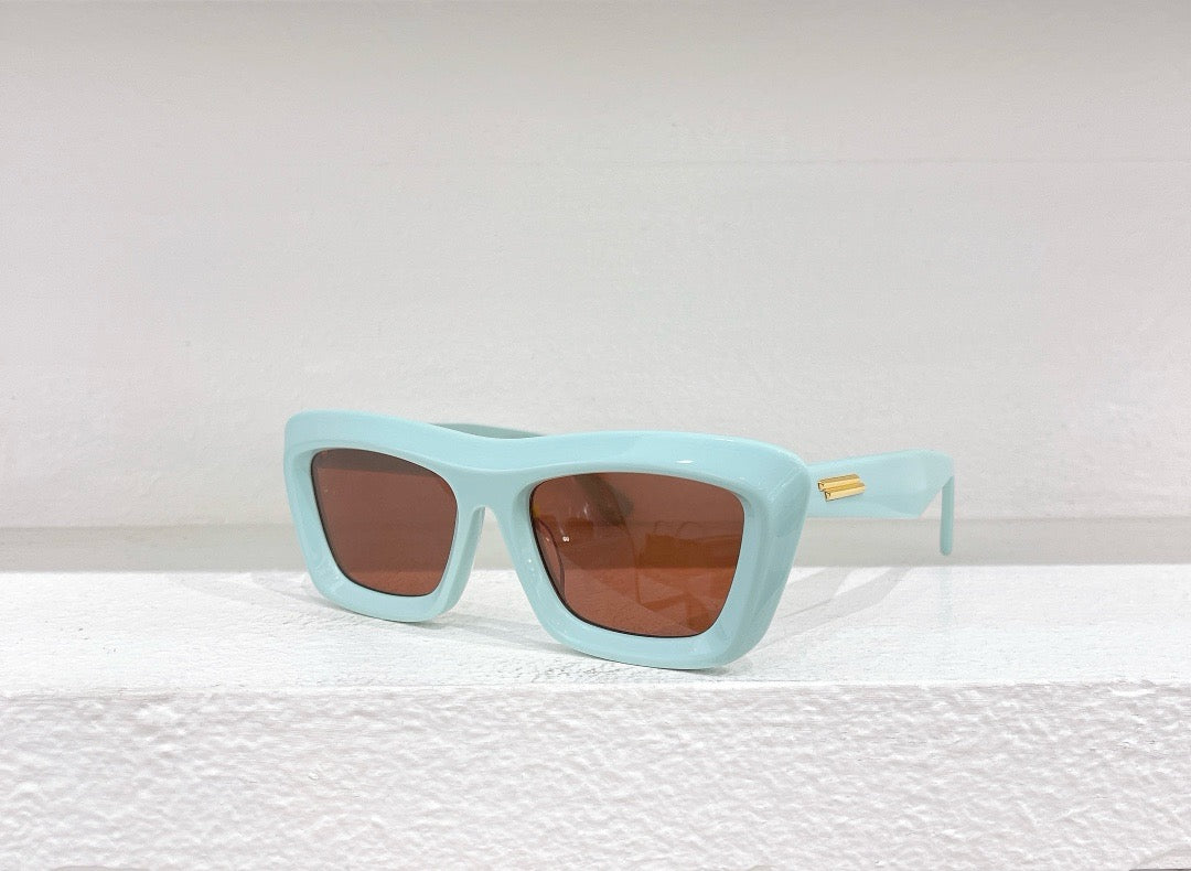 Gafas de sol marrones, azul cielo y negras