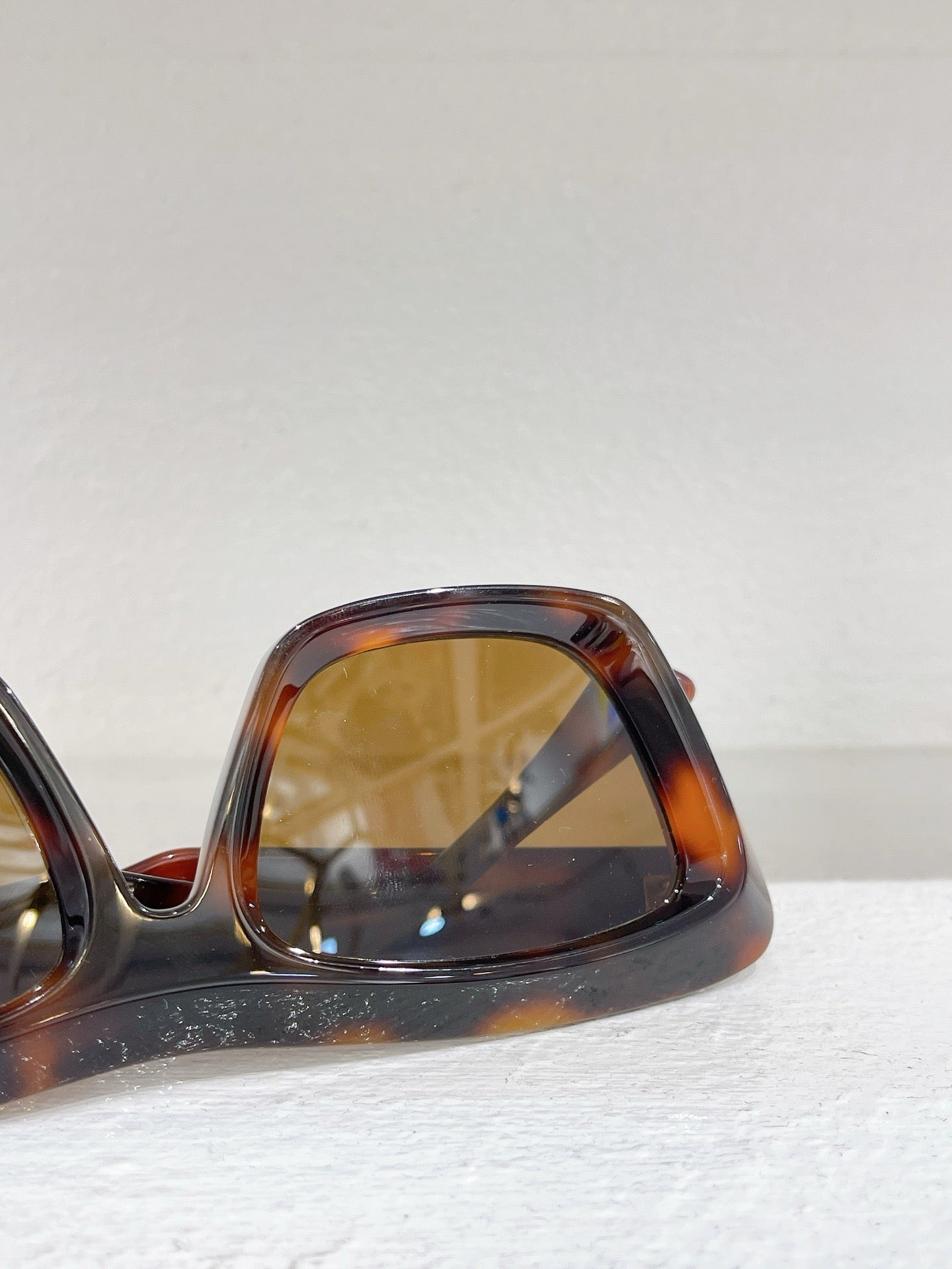 Gafas de sol marrones, azul cielo y negras