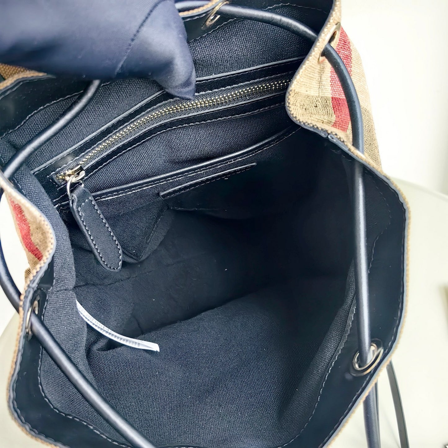 حقيبة متعددة الألوان