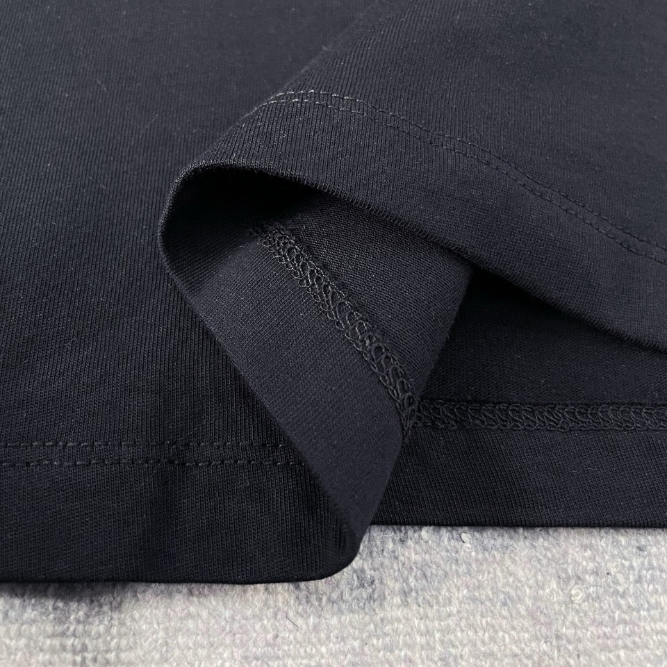 camiseta negra