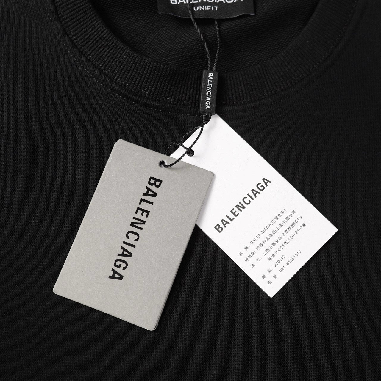 Schwarz-weißes Sweatshirt