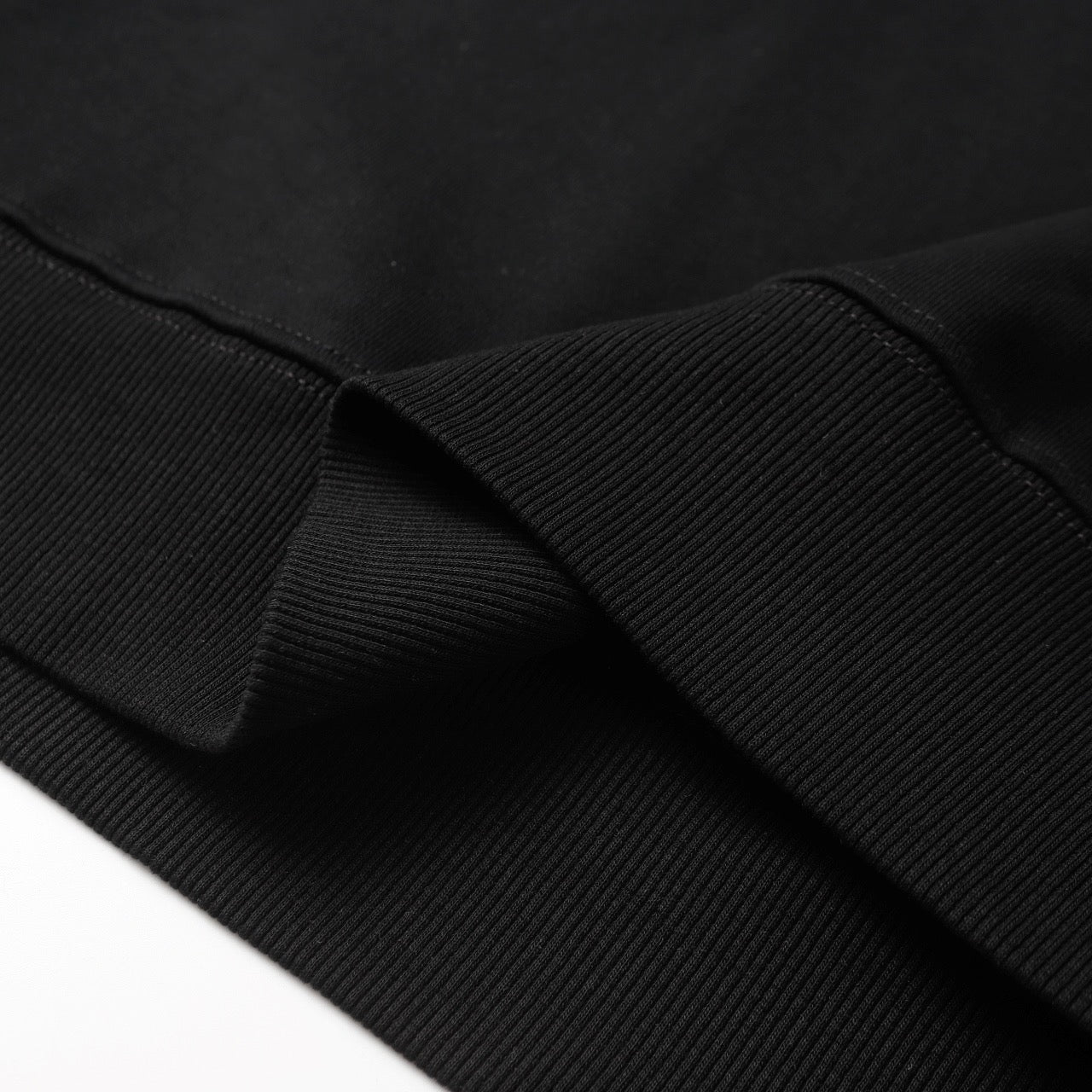 Schwarz-weißes Sweatshirt