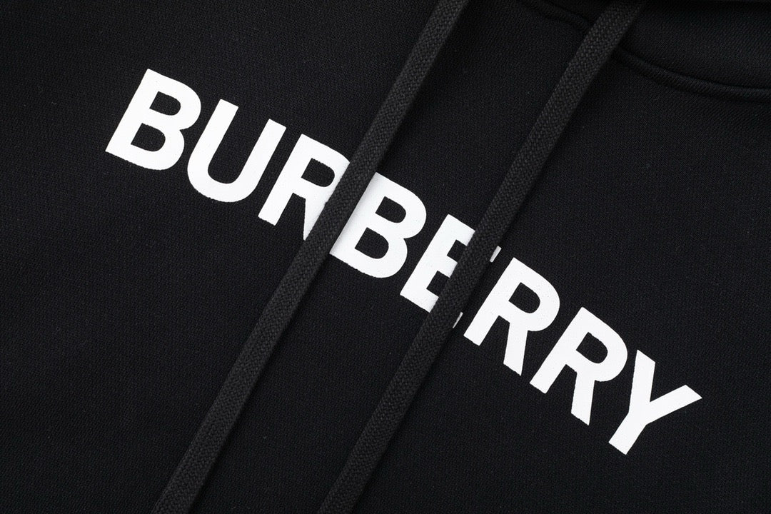 Schwarzer Hoodie