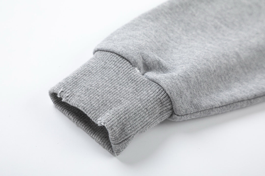 Schwarz-grauer Kapuzenpullover