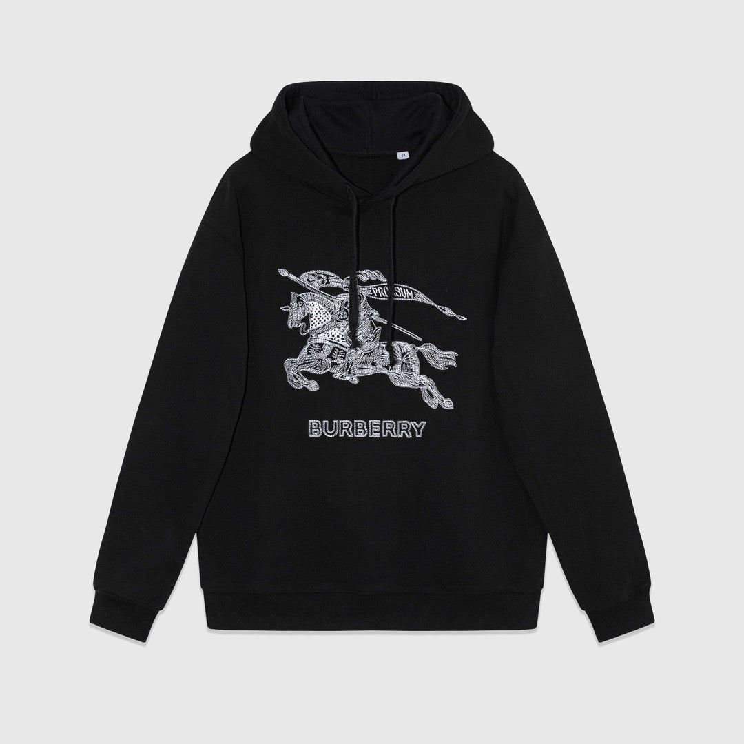 Schwarz-weißer Kapuzenpullover