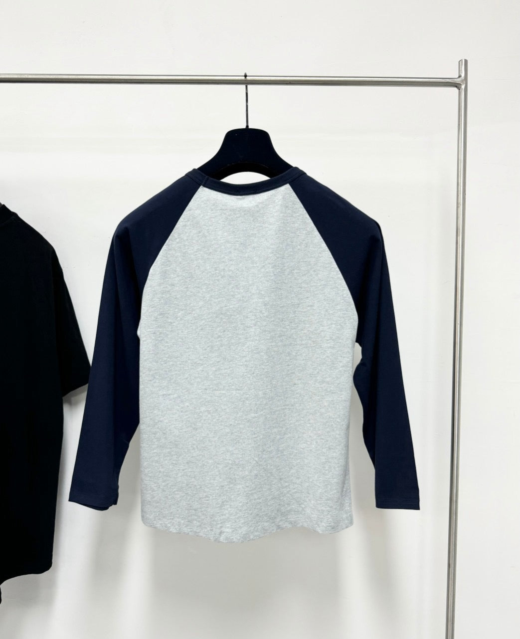 Sudadera azul blanca