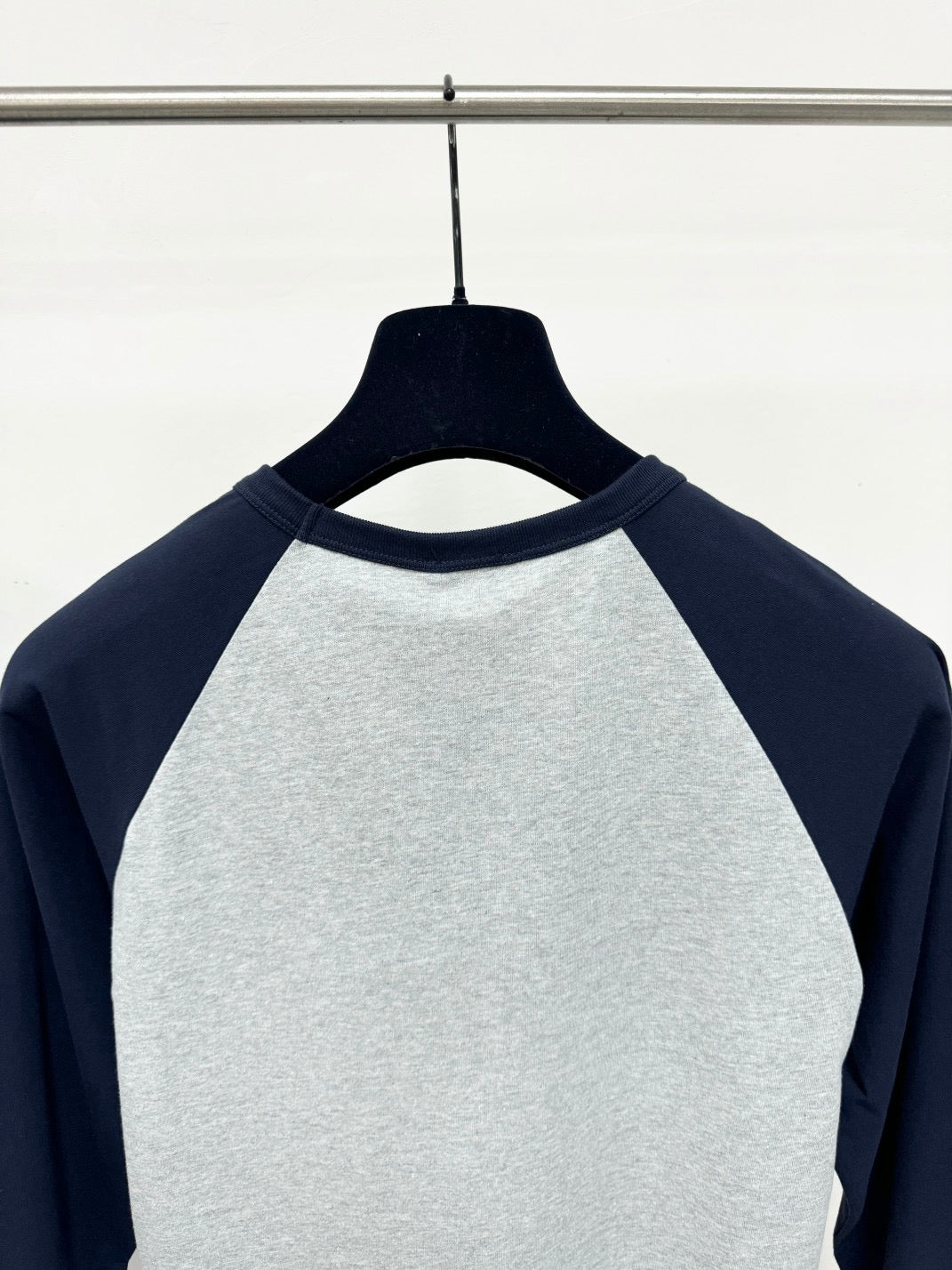 Sudadera azul blanca