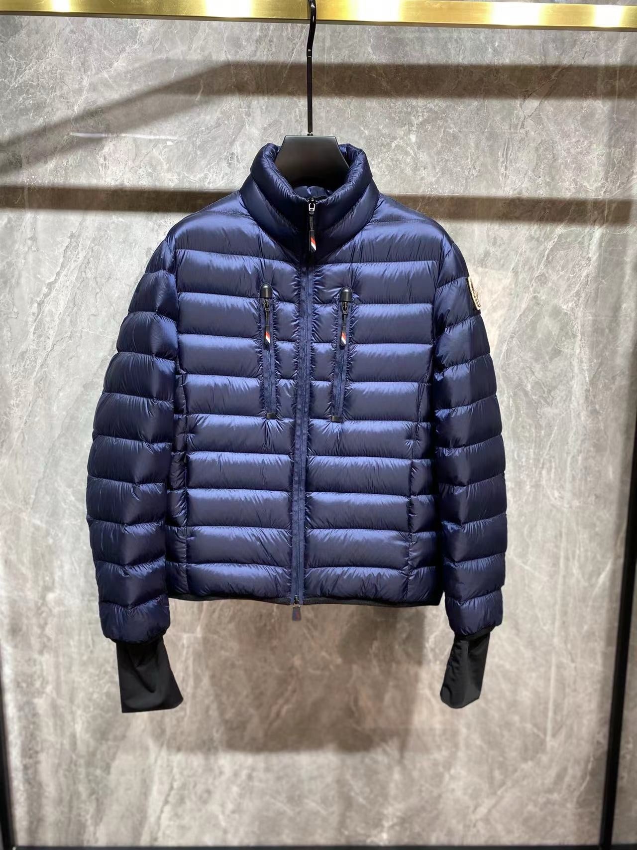Chaqueta negra y azul