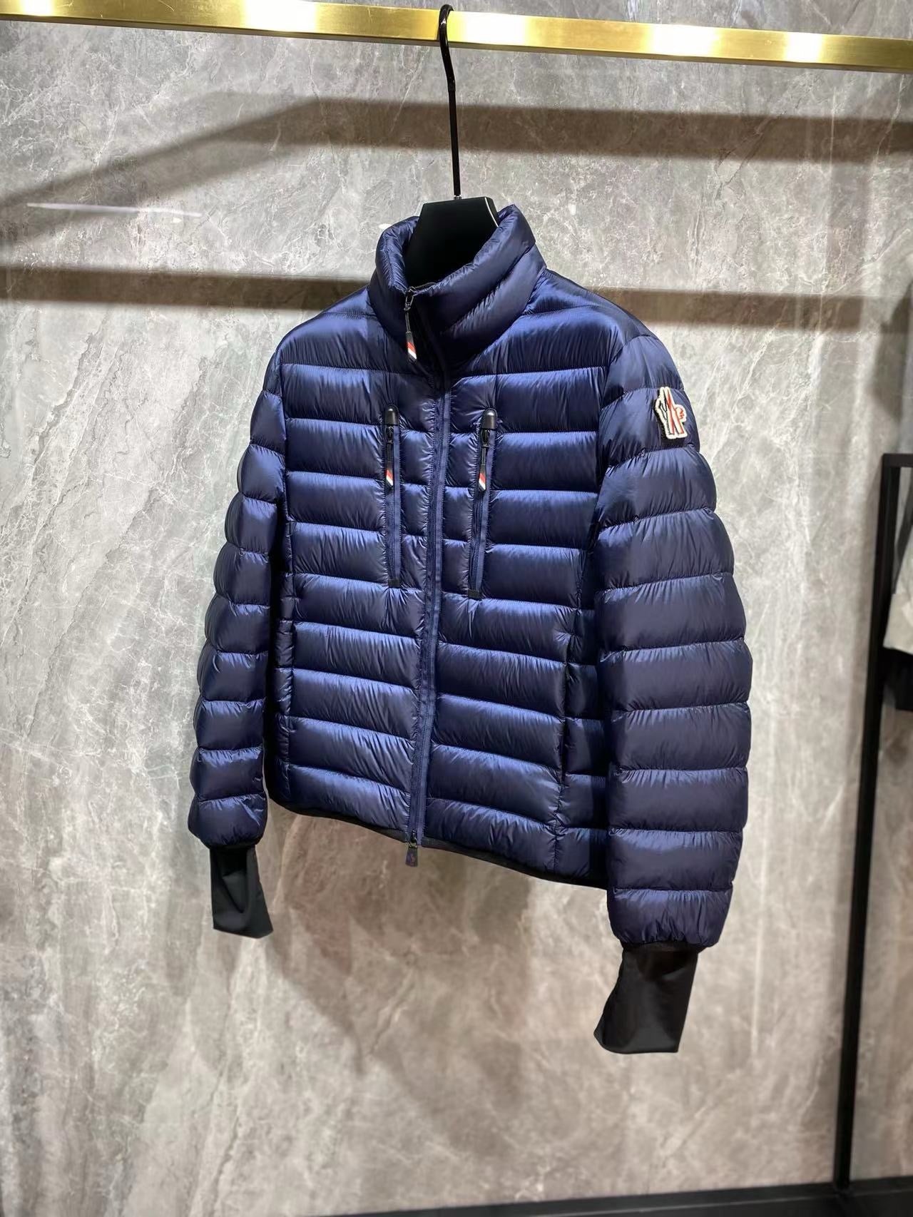 Chaqueta negra y azul