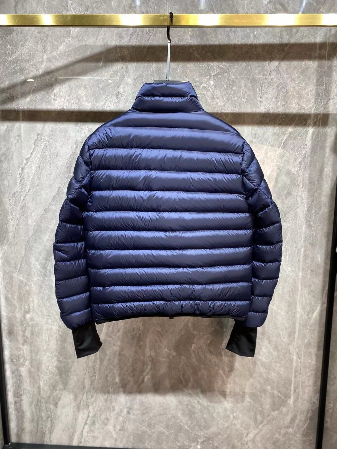 Chaqueta negra y azul