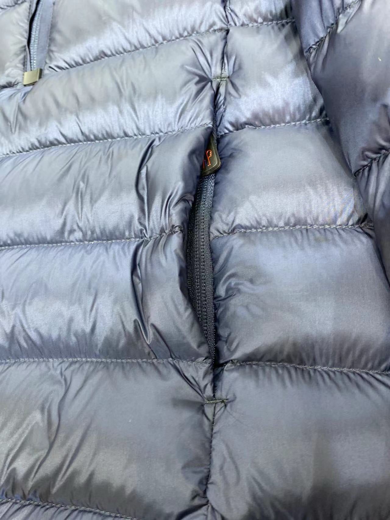Chaqueta negra y azul