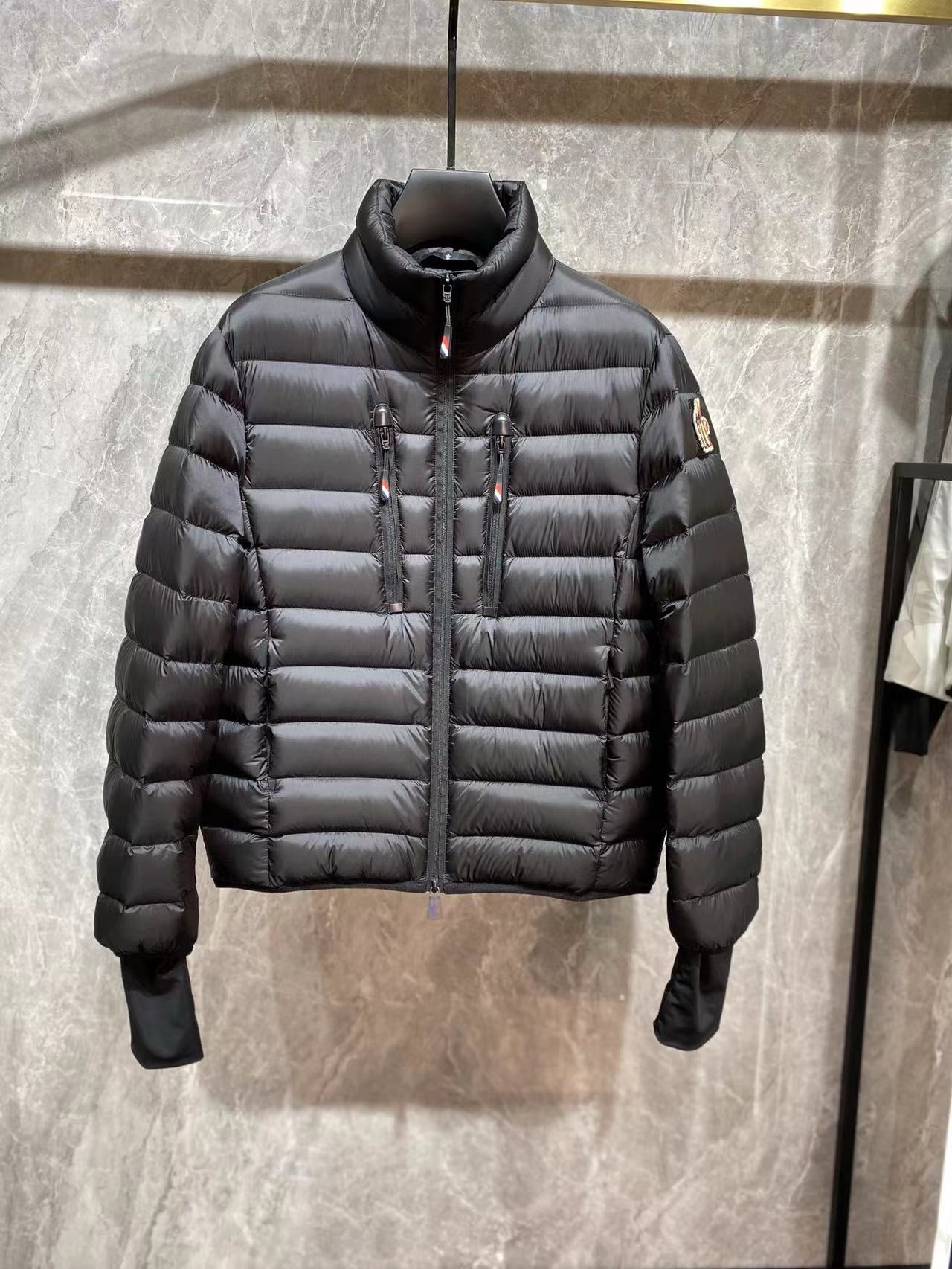 Chaqueta negra y azul