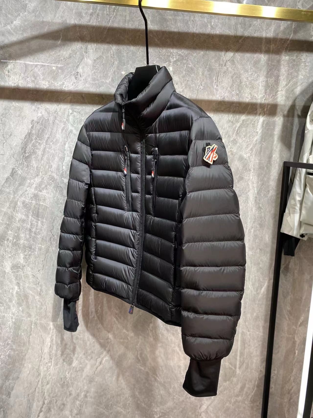 Chaqueta negra y azul