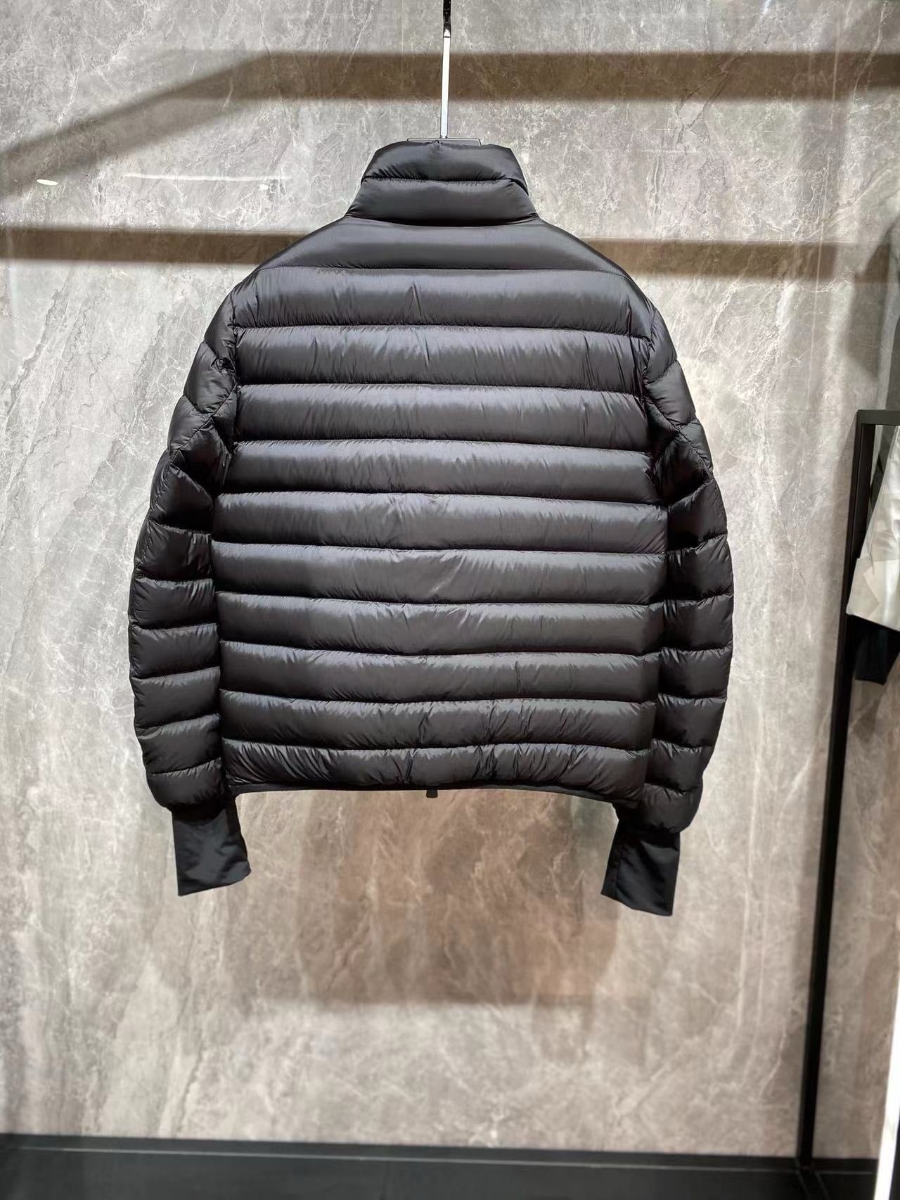 Chaqueta negra y azul