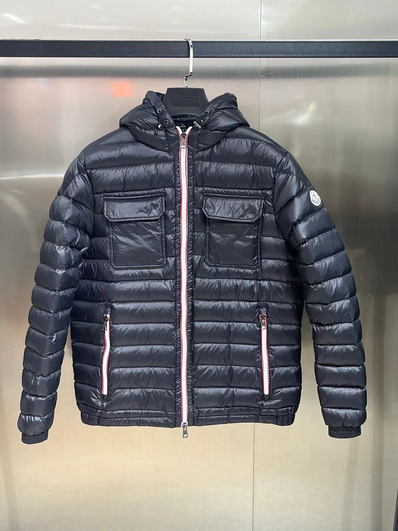 Chaqueta negra y azul