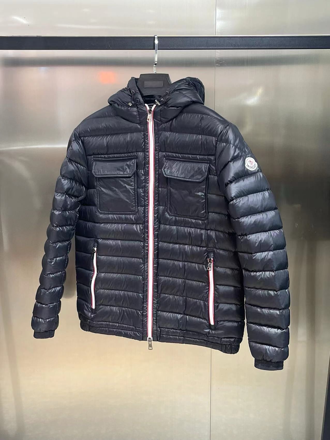 Chaqueta negra y azul