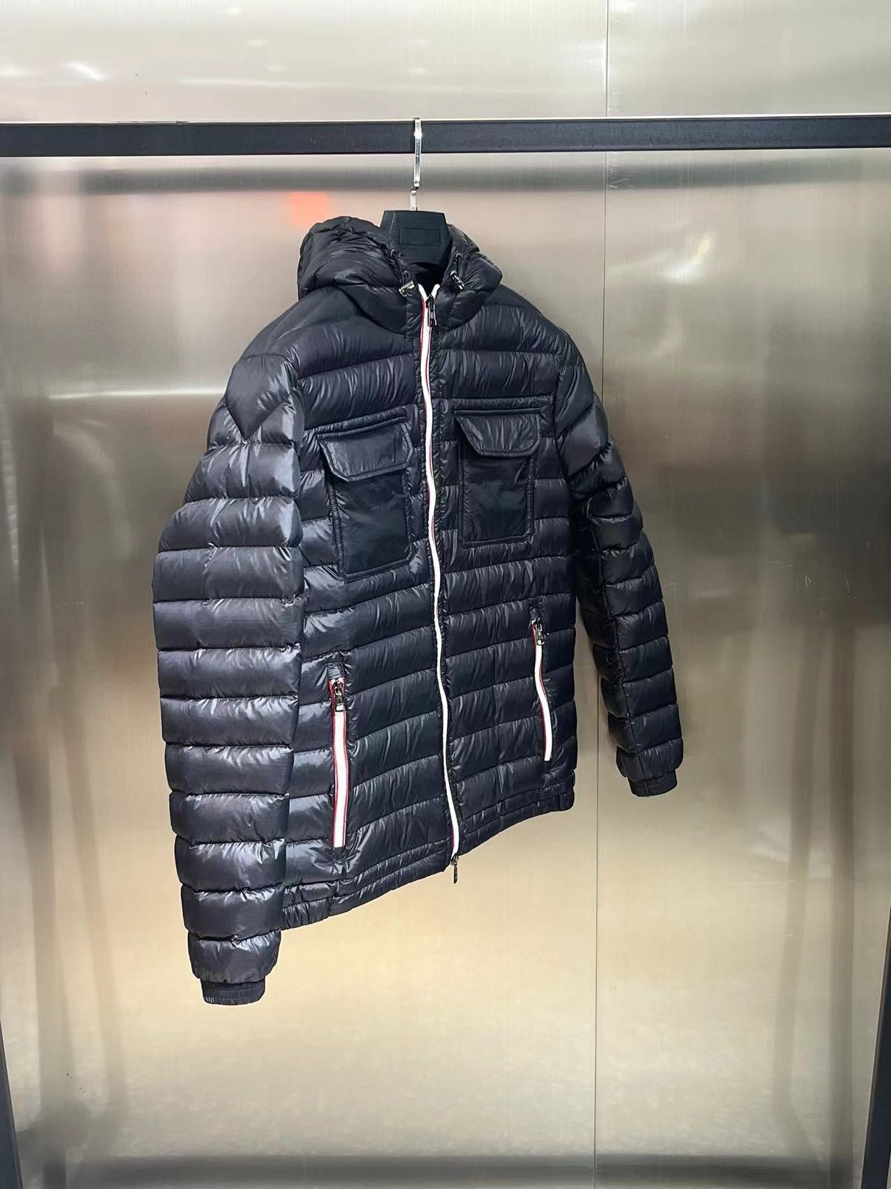 Chaqueta negra y azul