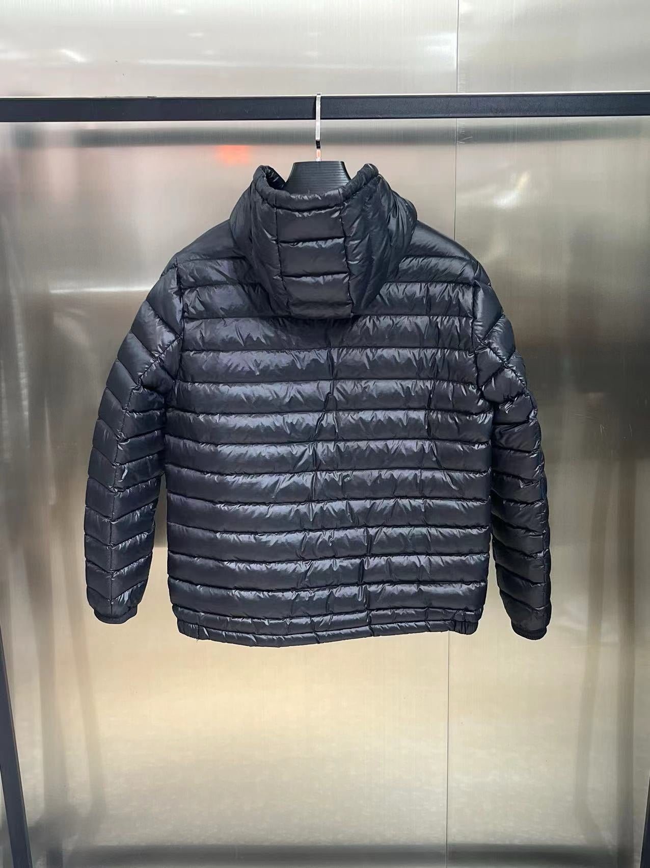 Chaqueta negra y azul