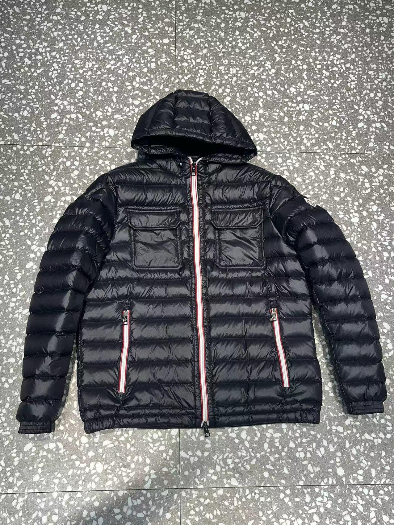 Chaqueta negra y azul