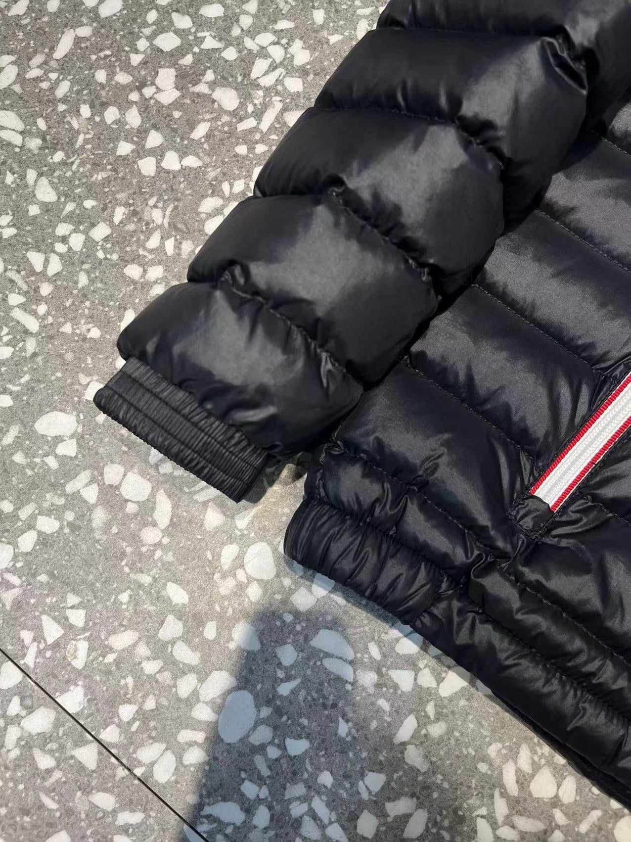 Chaqueta negra y azul