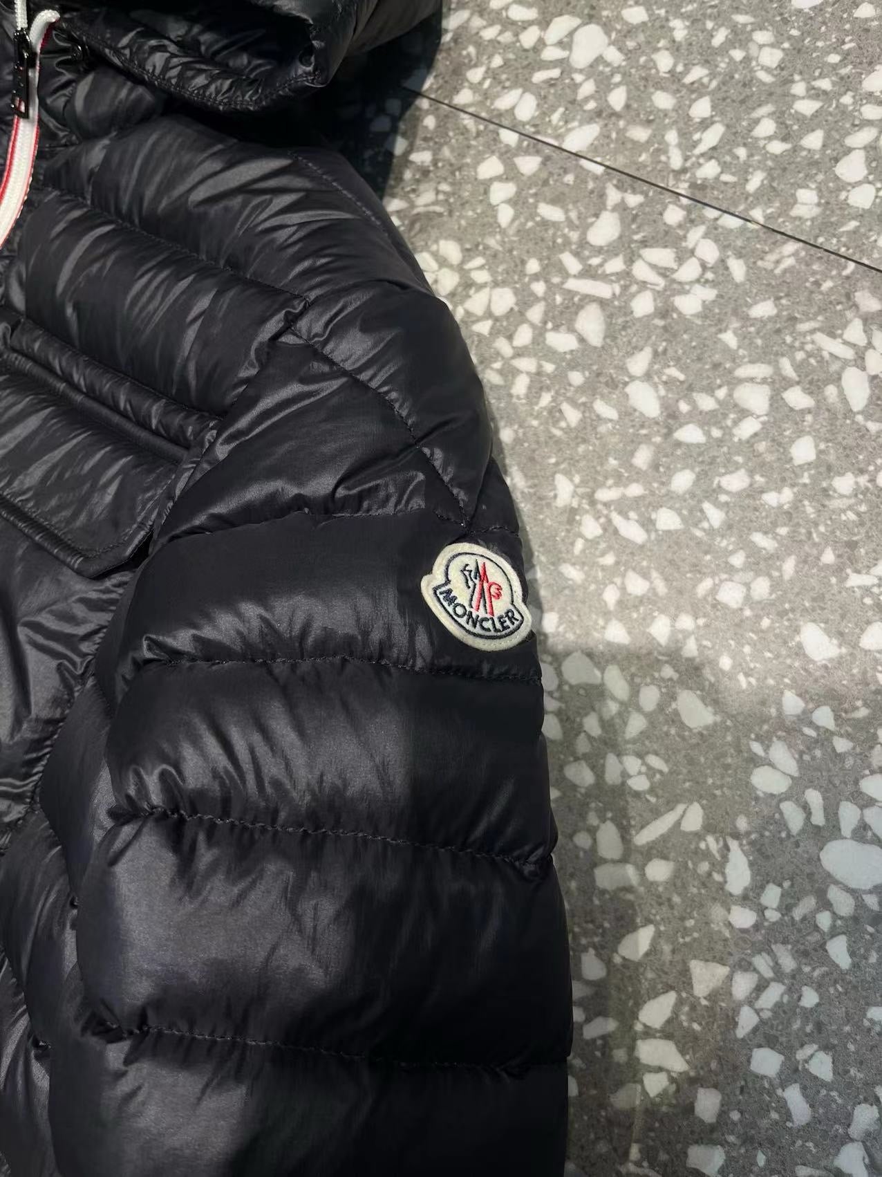 Chaqueta negra y azul
