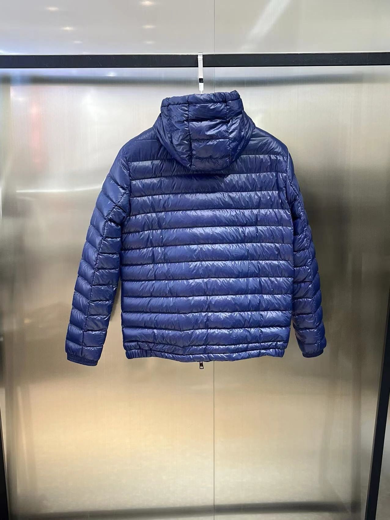 Chaqueta negra y azul