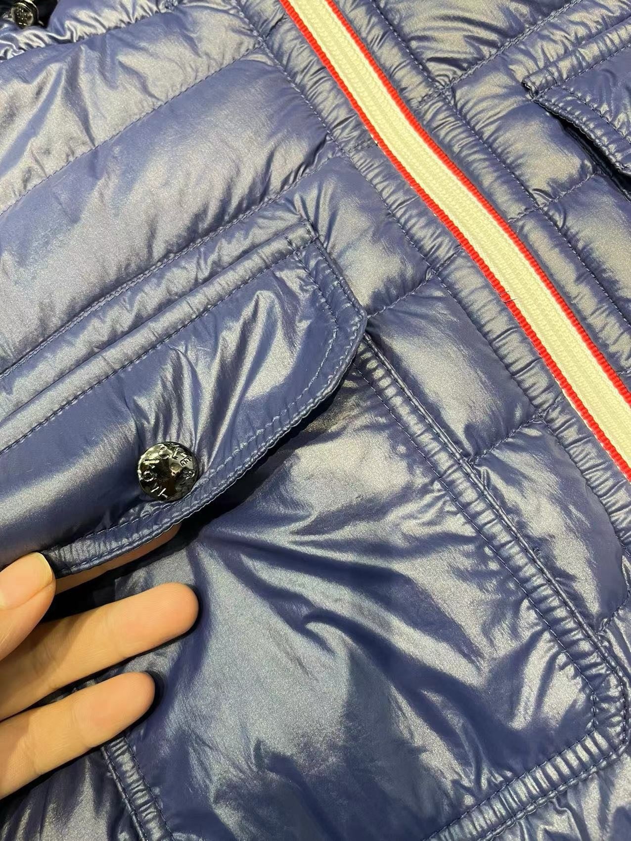 Chaqueta negra y azul
