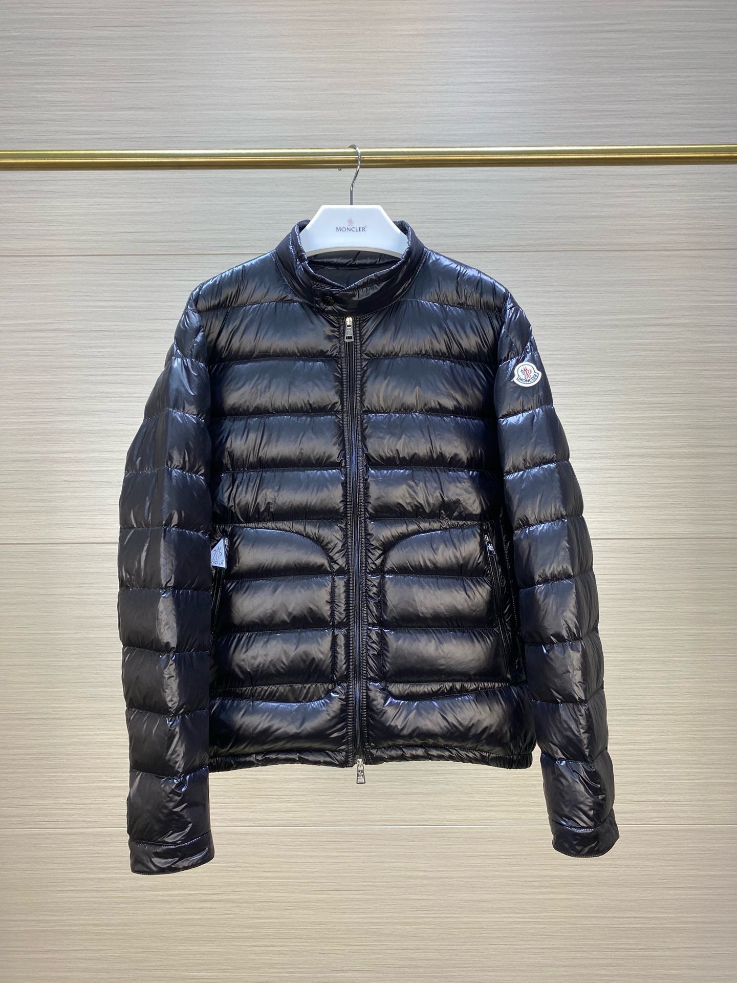 Chaqueta negra y gris