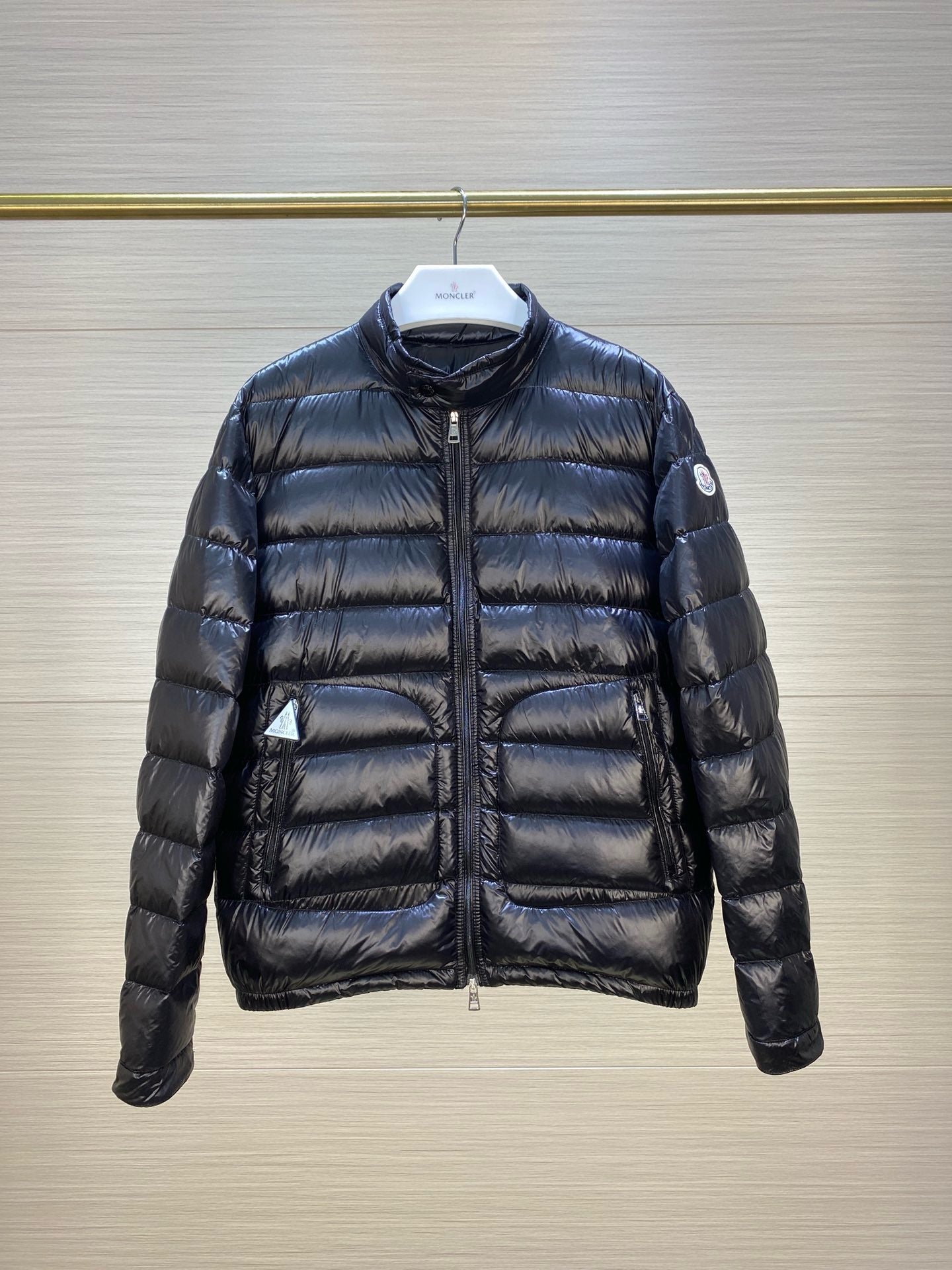 Chaqueta negra y gris