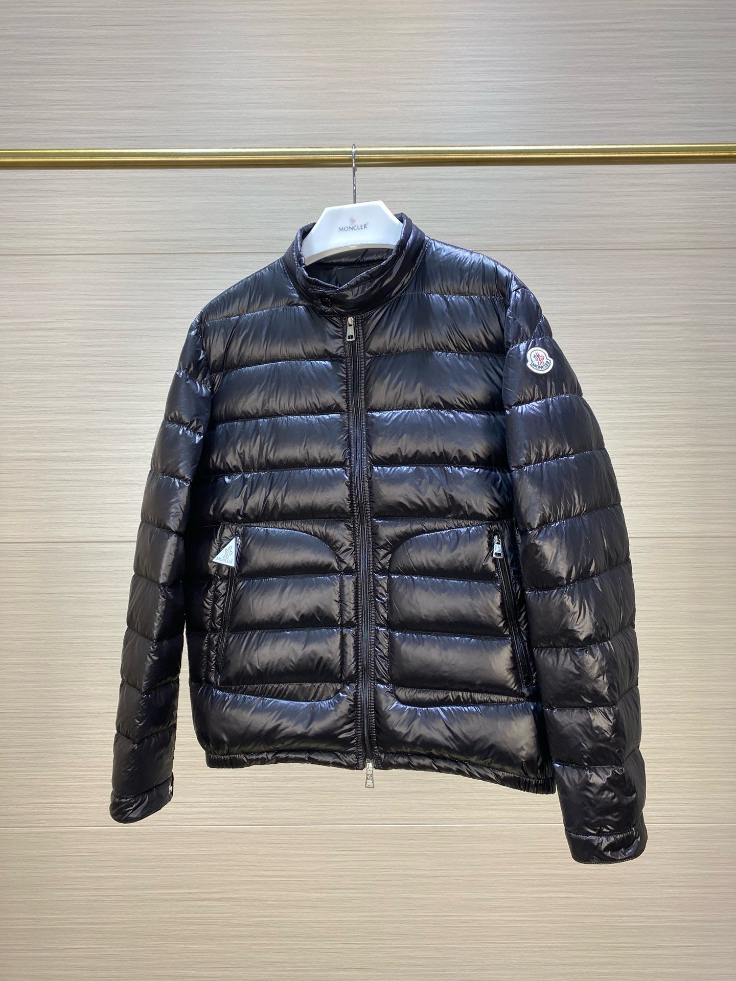 Chaqueta negra y gris