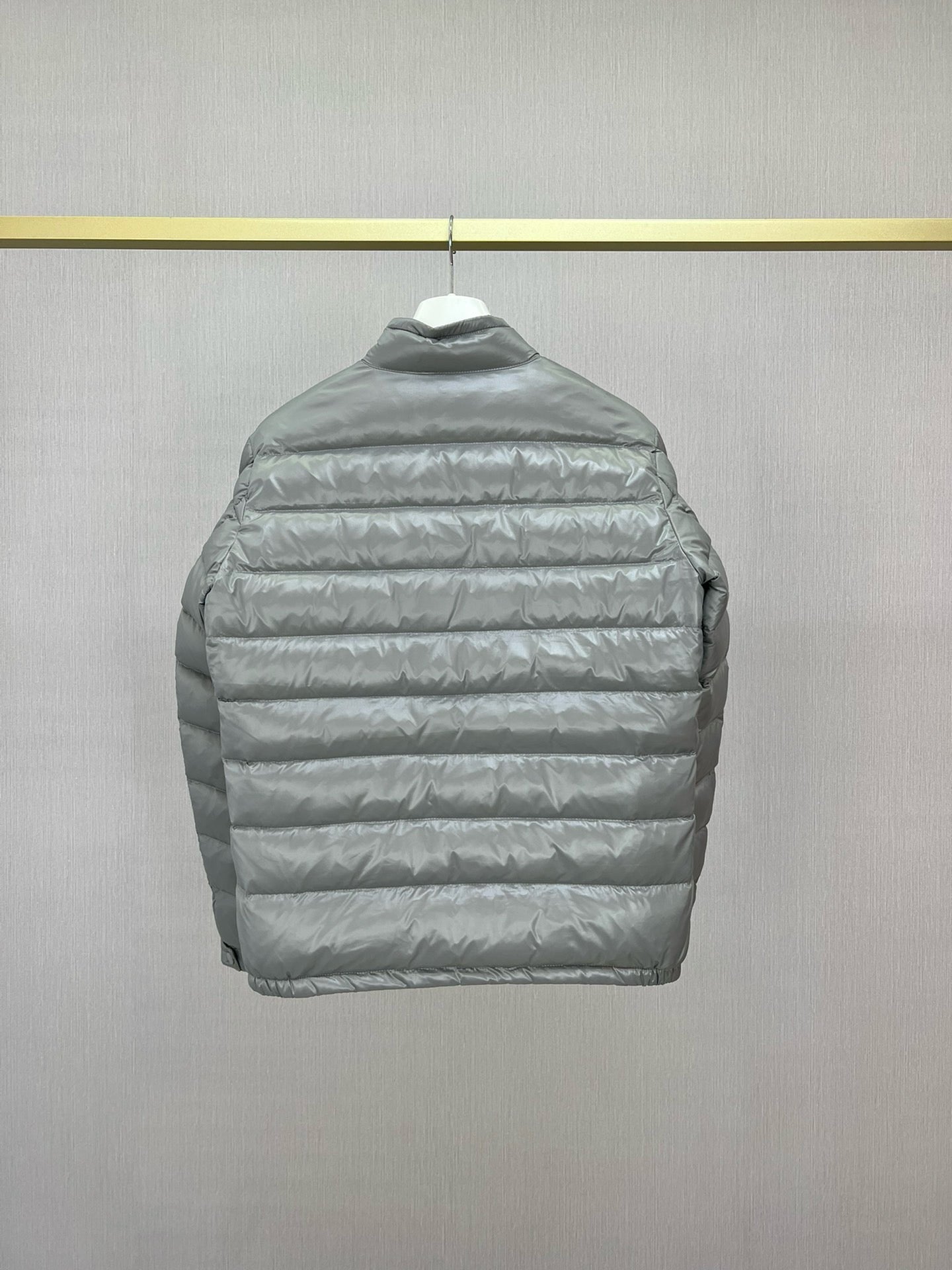 Chaqueta negra y gris