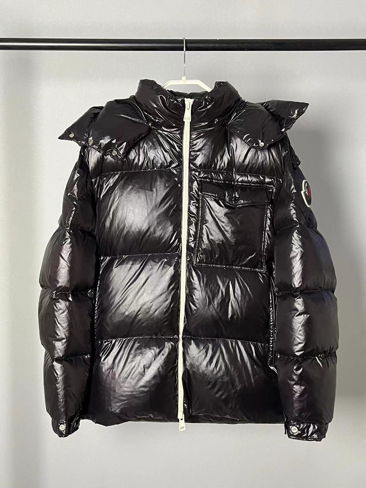Chaqueta negra, azul y verde