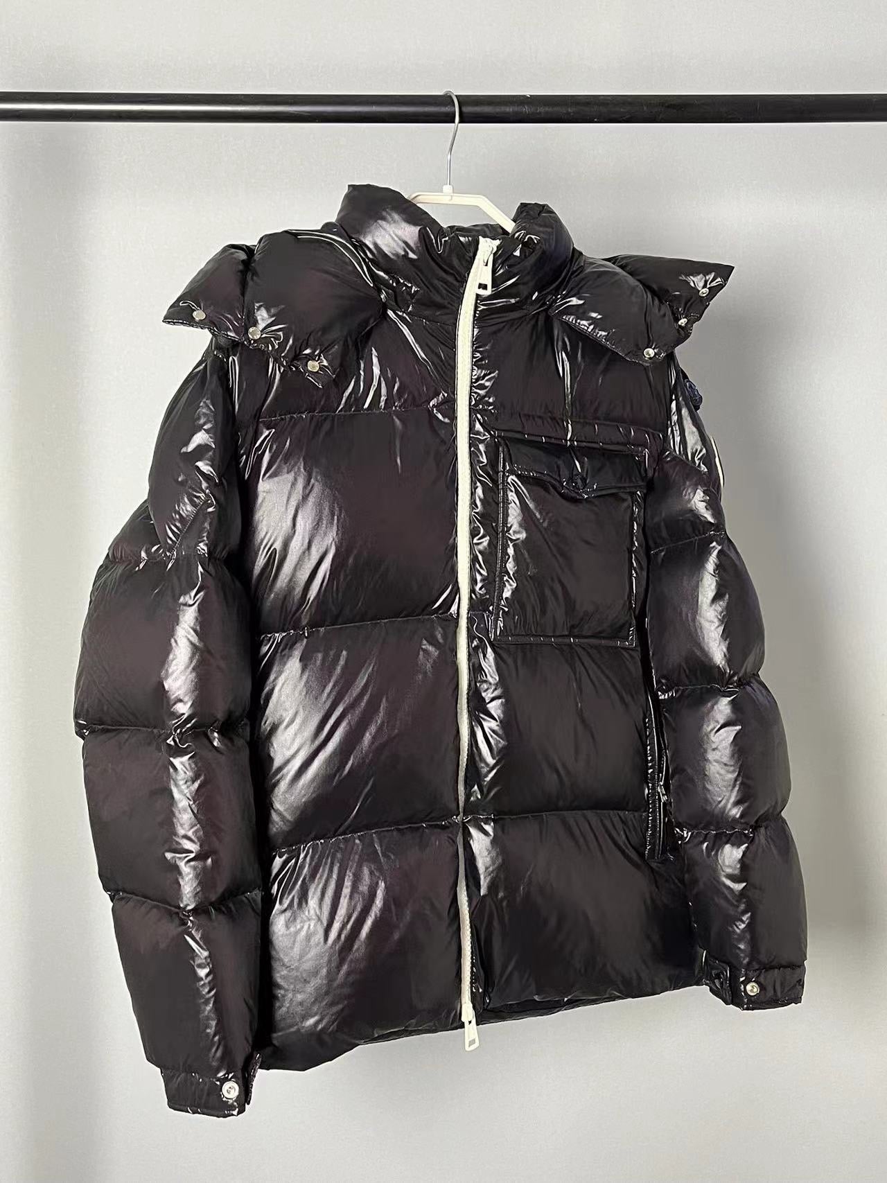 Chaqueta negra, azul y verde