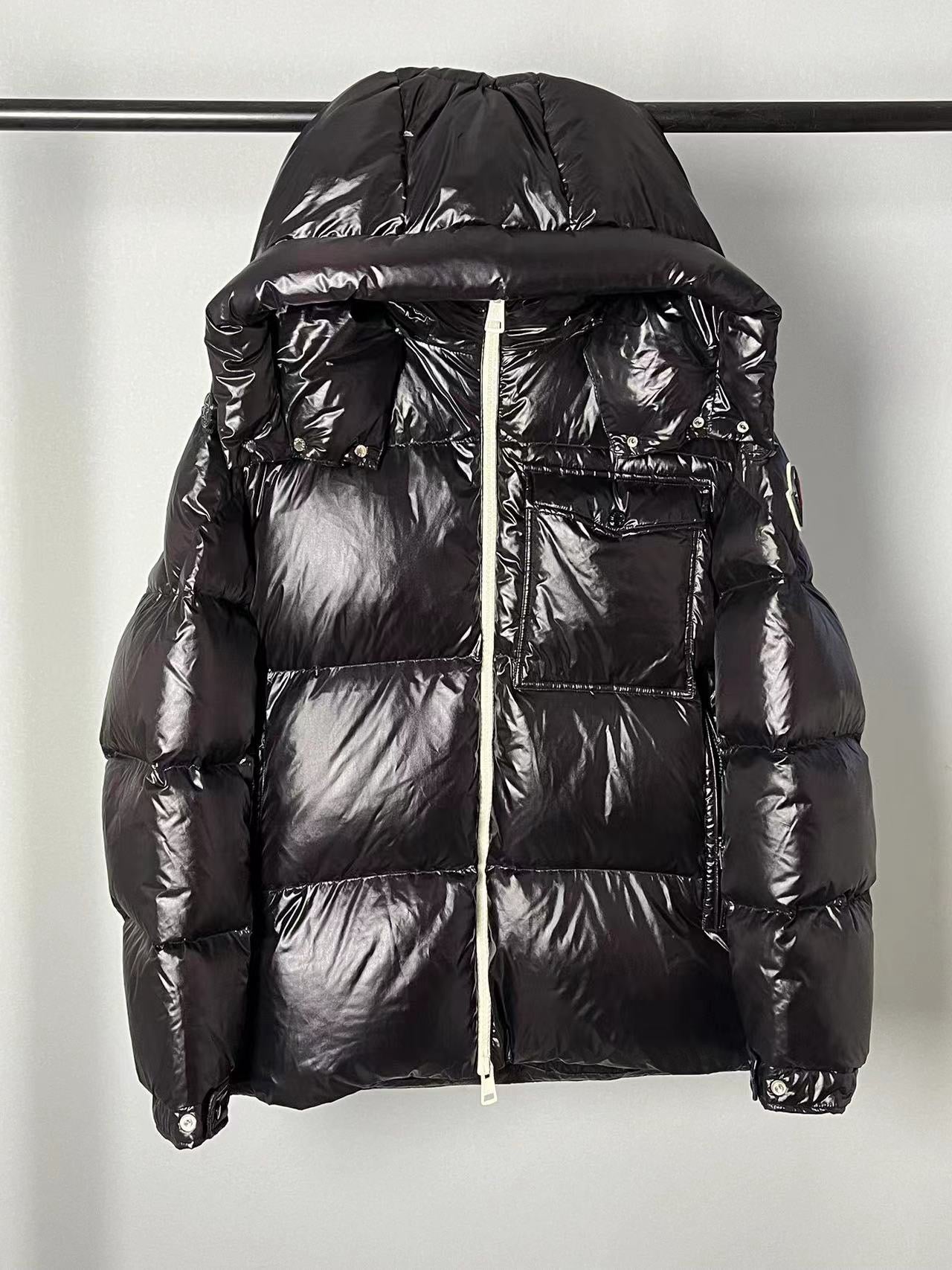 Chaqueta negra, azul y verde