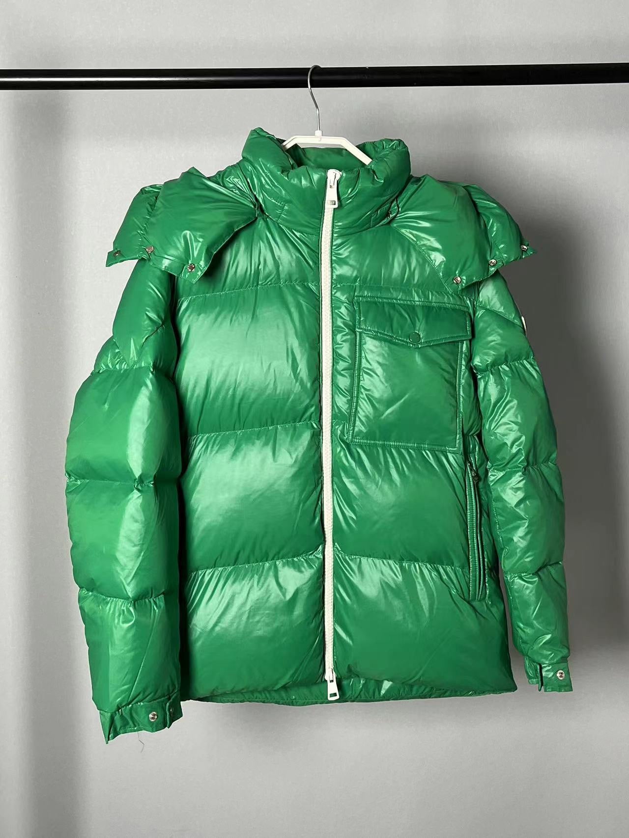 Chaqueta negra, azul y verde