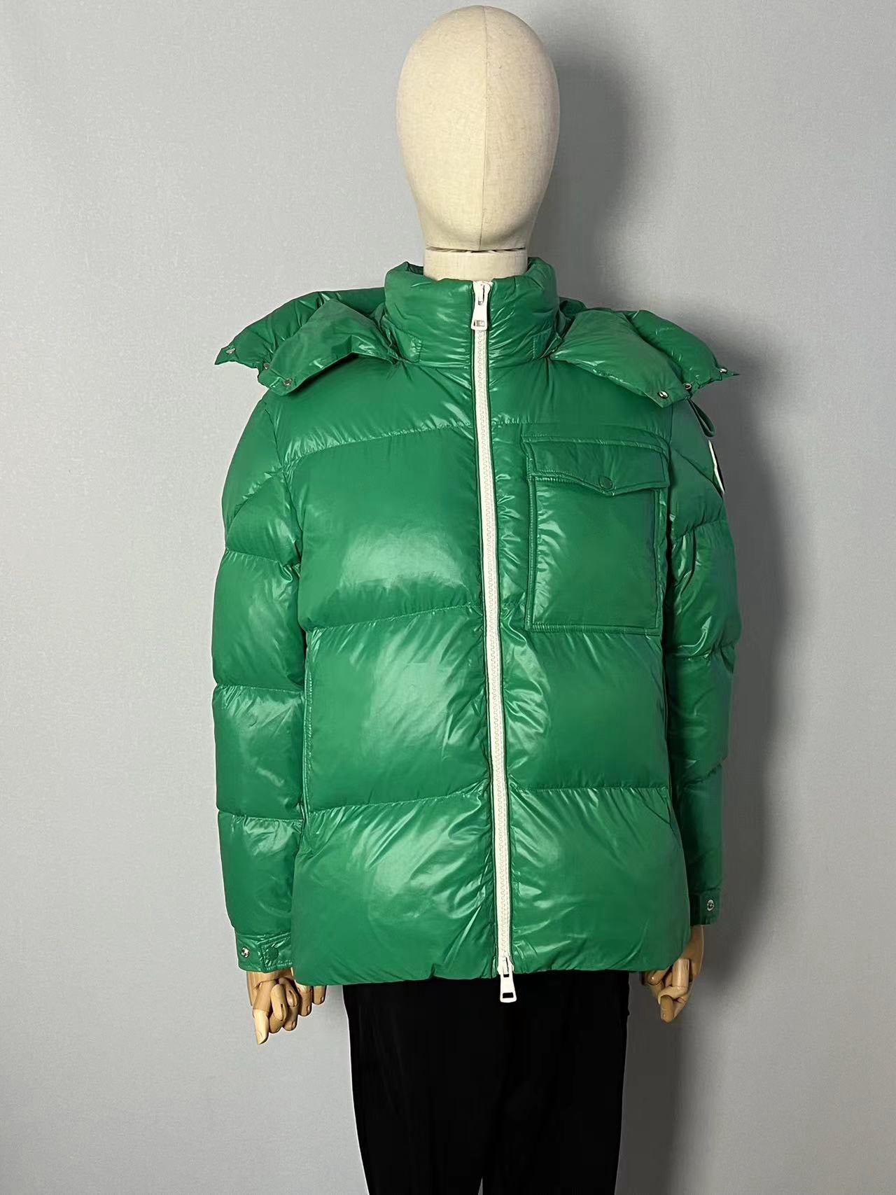 Chaqueta negra, azul y verde