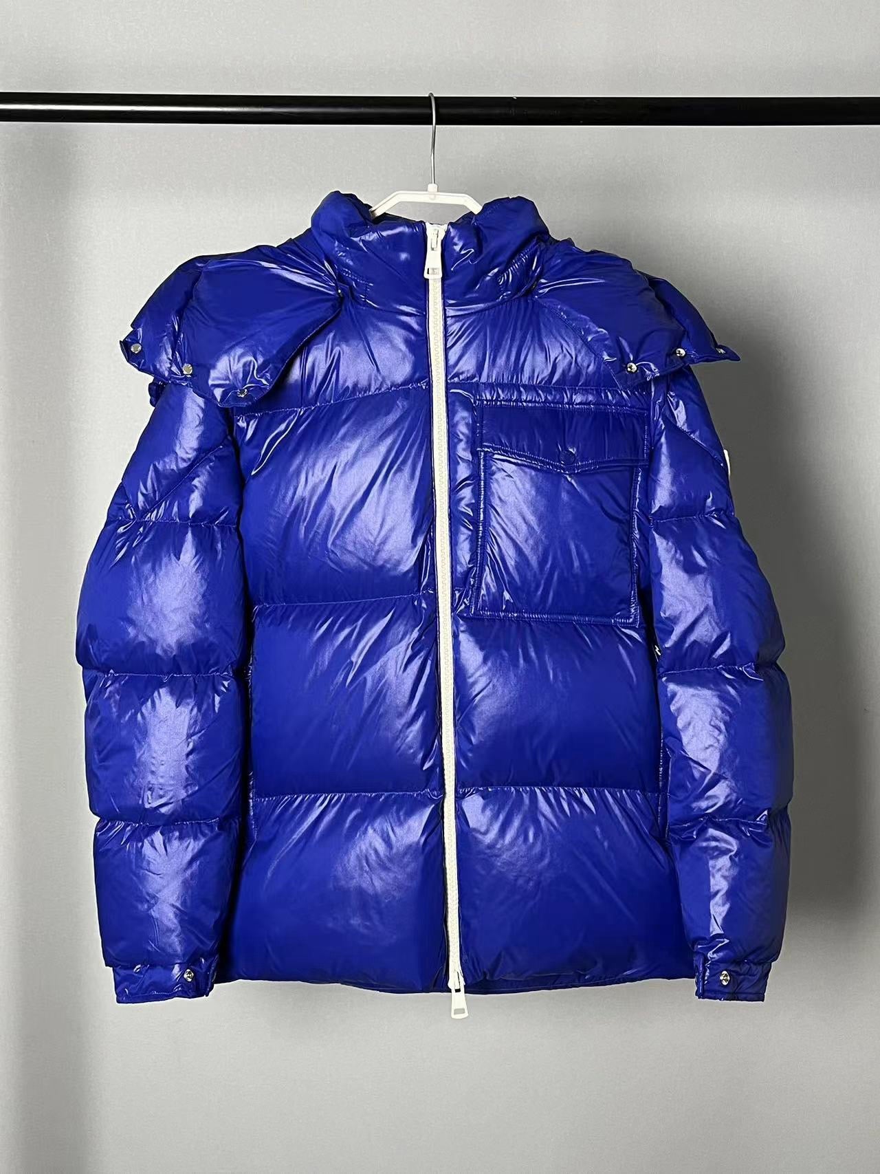 Chaqueta negra, azul y verde