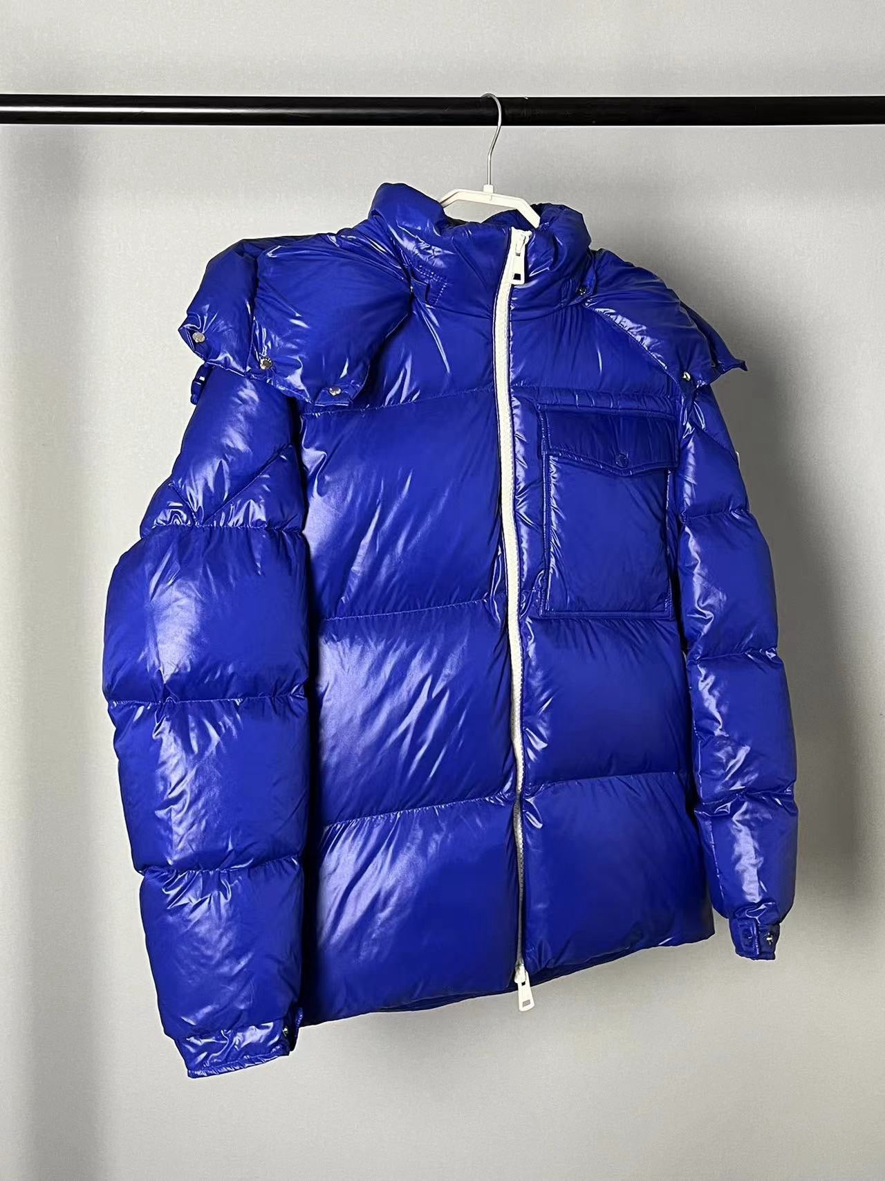 Chaqueta negra, azul y verde