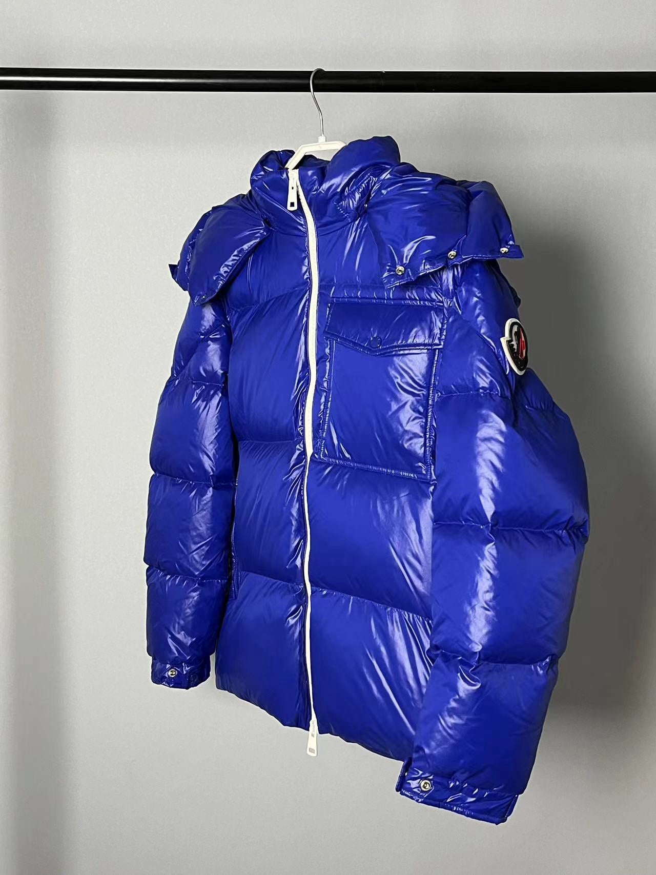 Chaqueta negra, azul y verde